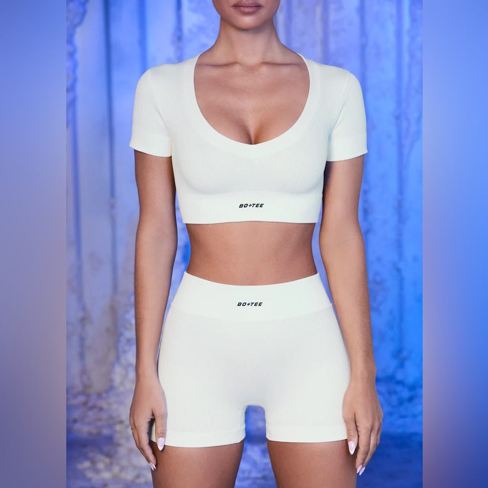 Bo+Tee white workout set